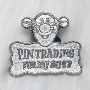 🔮‎ 5/$25 Disney Winnie The Pooh Tigger Pin Trading Fun Day 2017 Chaser Pin